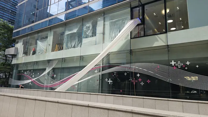 유리 외벽 건물의 구조대 설치 위치 확인