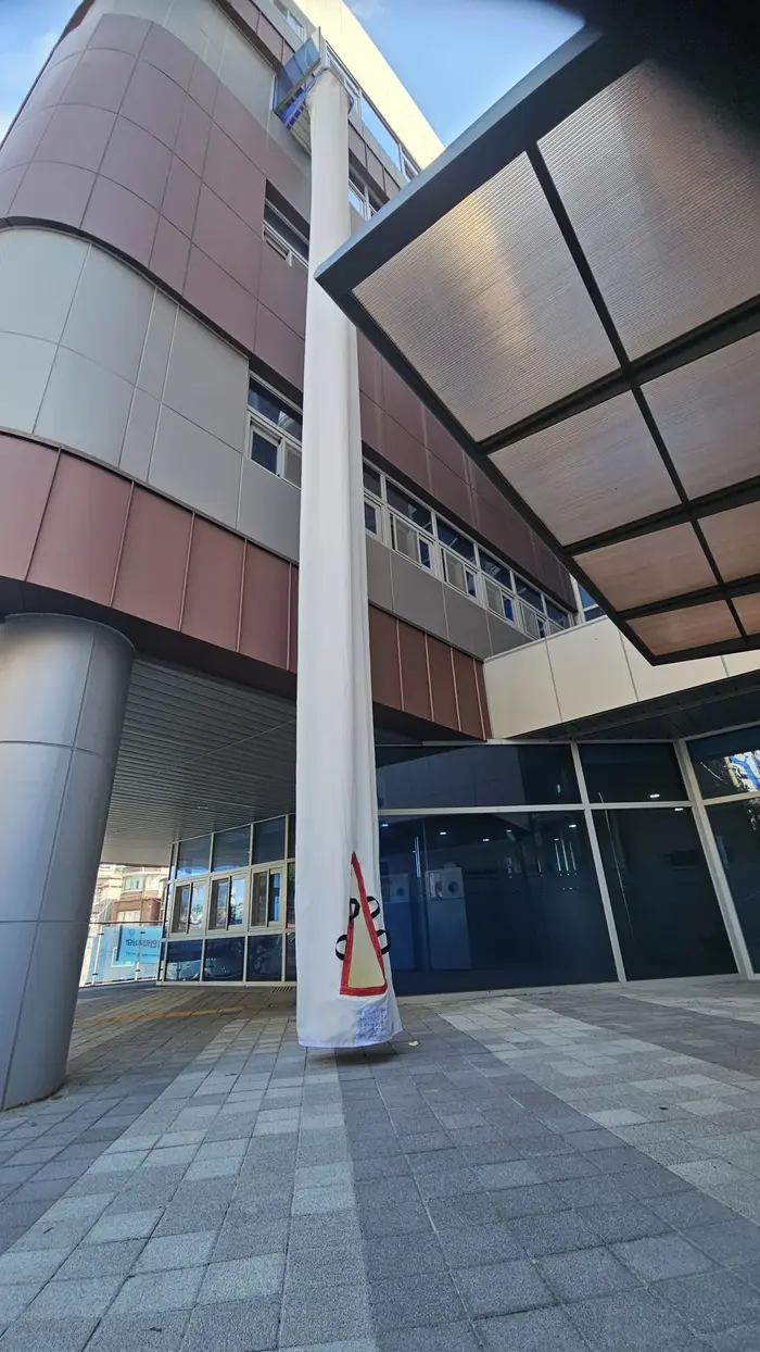 지상까지 펼쳐진 구조대 하강 통로 상태 확인